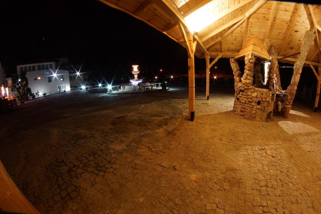 Willa Imperium Ostrowiec Świętokrzyski Esterno foto